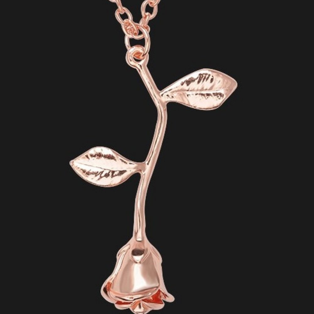 Adorable Rose Pendant Necklace, NWOT, Great Condition